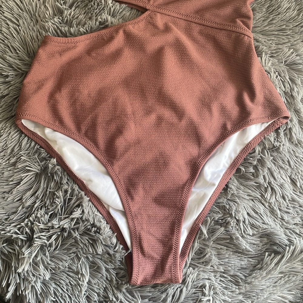 Cupshe Ribbed One Shoulder Cut-Out Side Swimsuit - Picture 4 of 11